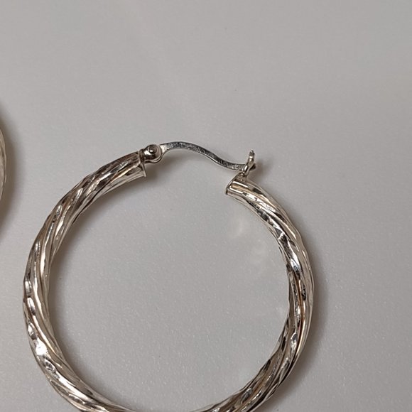 Cute Basic Lightweight 925 Sterling Silver Hoop Earrings - Picture 4 of 12